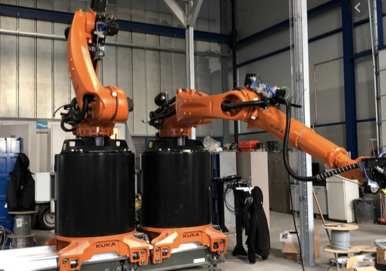 THE MAGIC OF THE MECHANICAL MOVEMENTS OF THE ROBOTIC ARMS