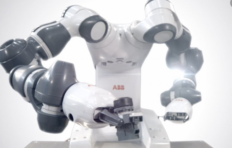 ROBOT YUMI ABB CREATES FOAM SCULPTURES