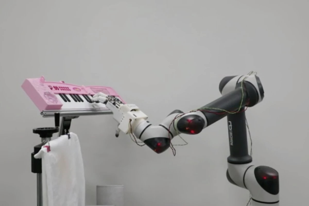 ROBOTIC HAND PLAYING THE PIANO, robot and robotic hand, piano and robot, music and robot,
