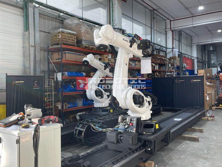 KUKA KR 210 R2700 C4 ON LINEAR TRACK